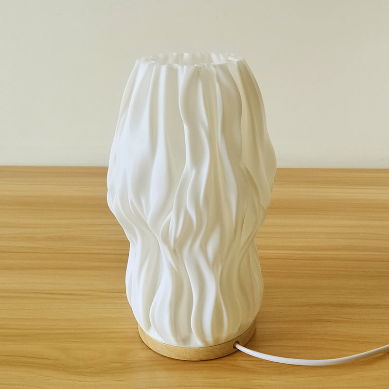 Veska | Frenchlight Bordslampa - Elegant Plisserad Bordslampa i Fransk Kräm för Atmosfäriska Utrymmen