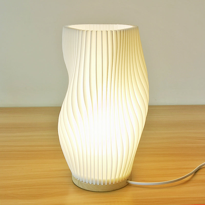 Veska | Frenchlight Bordslampa - Elegant Plisserad Bordslampa i Fransk Kräm för Atmosfäriska Utrymmen