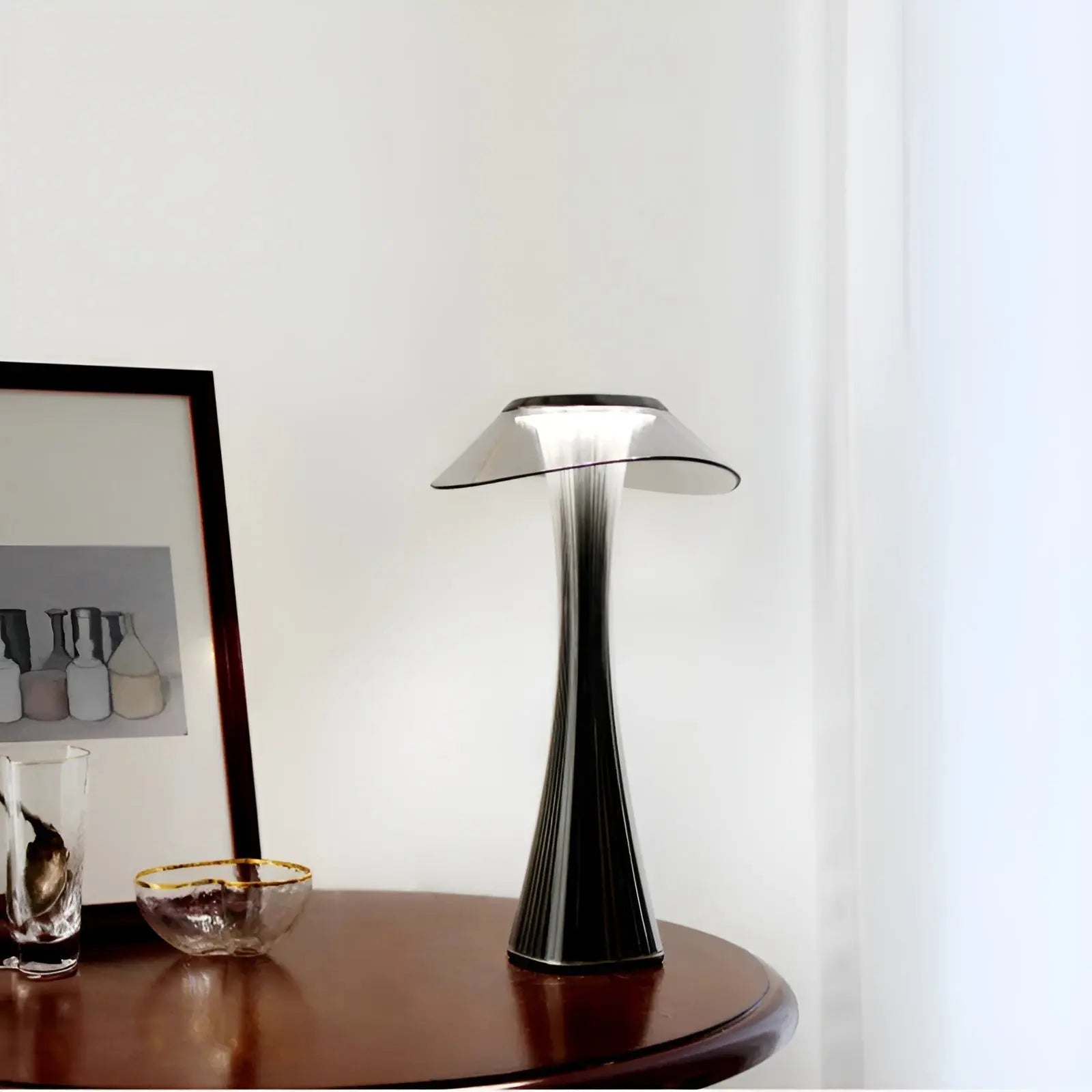 Veska | Gior Luxe Bordslampa – Elegans och Flexibilitet