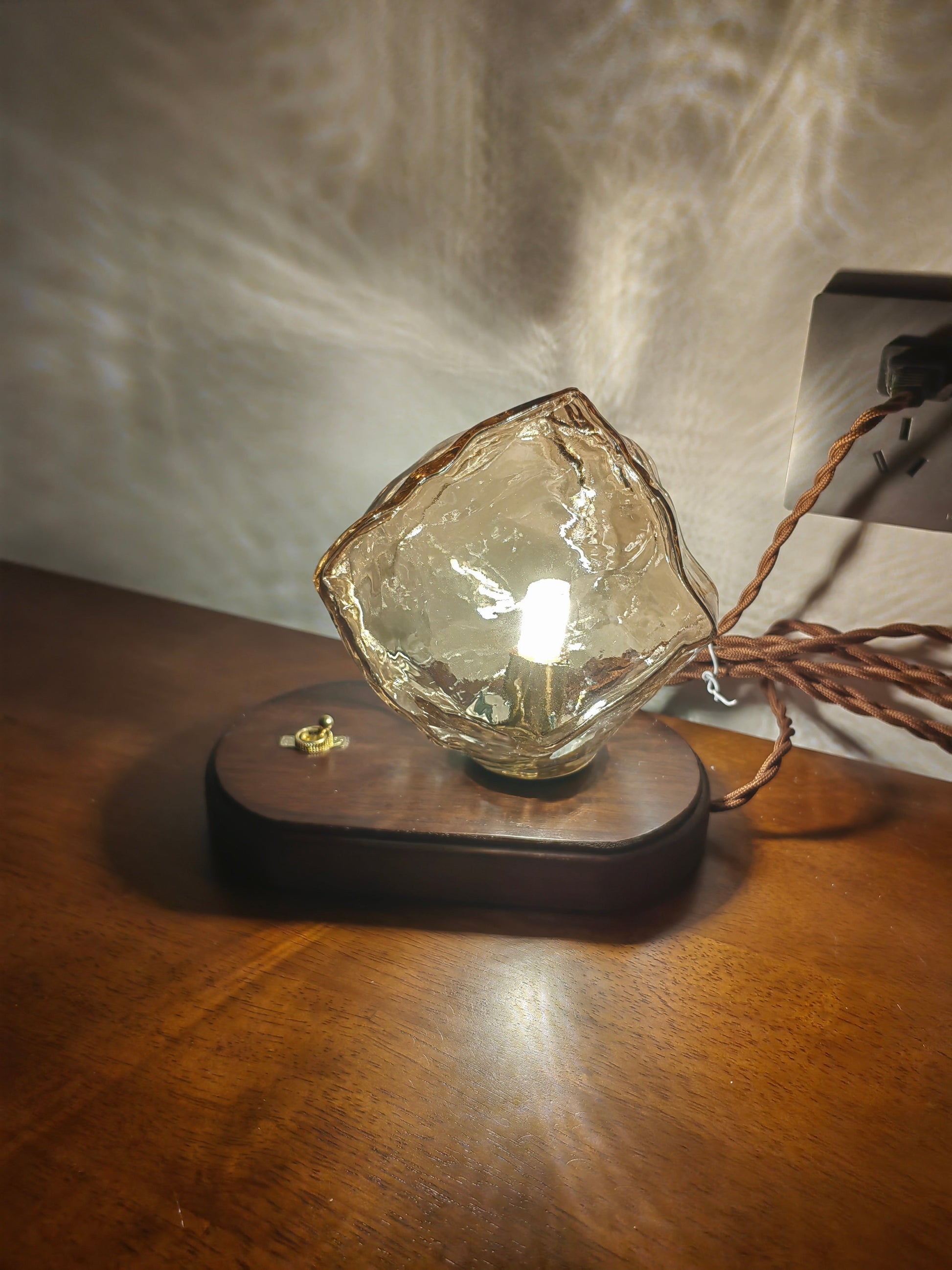 Veska | GlowCraft Bordslampa - Elegant trådlös bordslampa med rörelsesensor