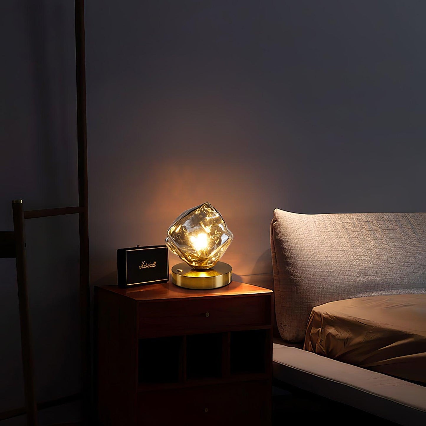 Veska | GlowCraft Bordslampa - Elegant trådlös bordslampa med rörelsesensor