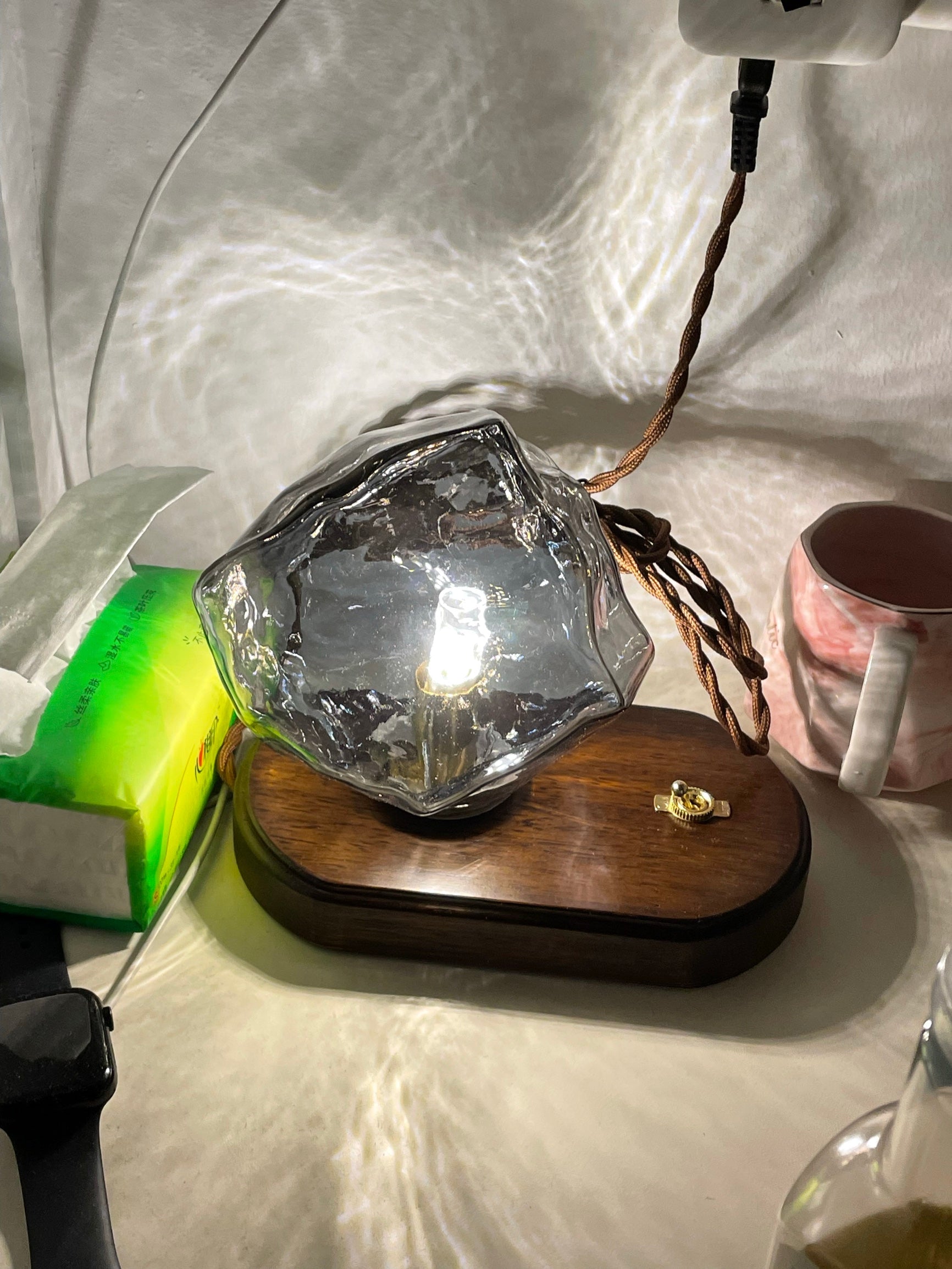 Veska | GlowCraft Bordslampa - Elegant trådlös bordslampa med rörelsesensor