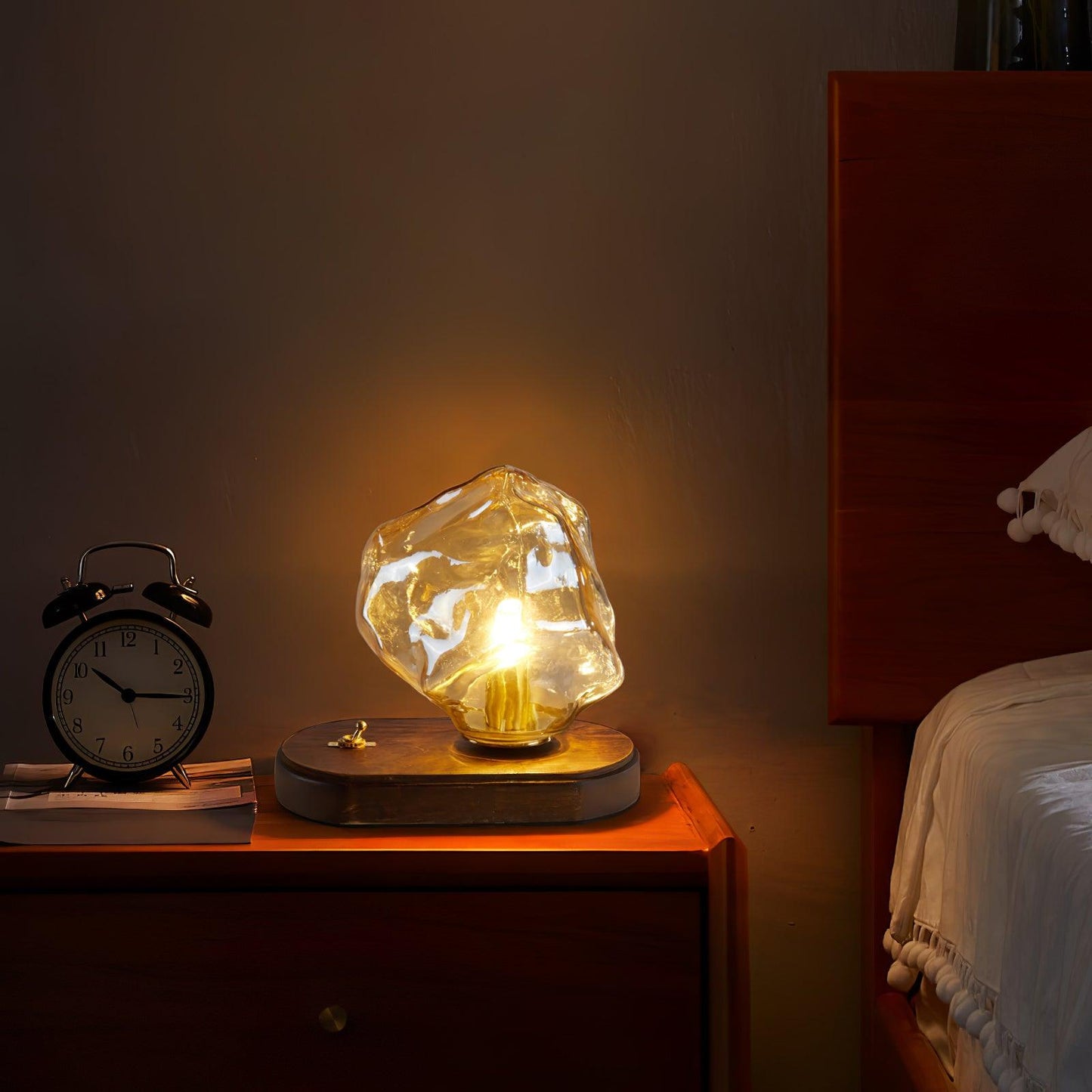 Veska | GlowCraft Bordslampa - Elegant trådlös bordslampa med rörelsesensor