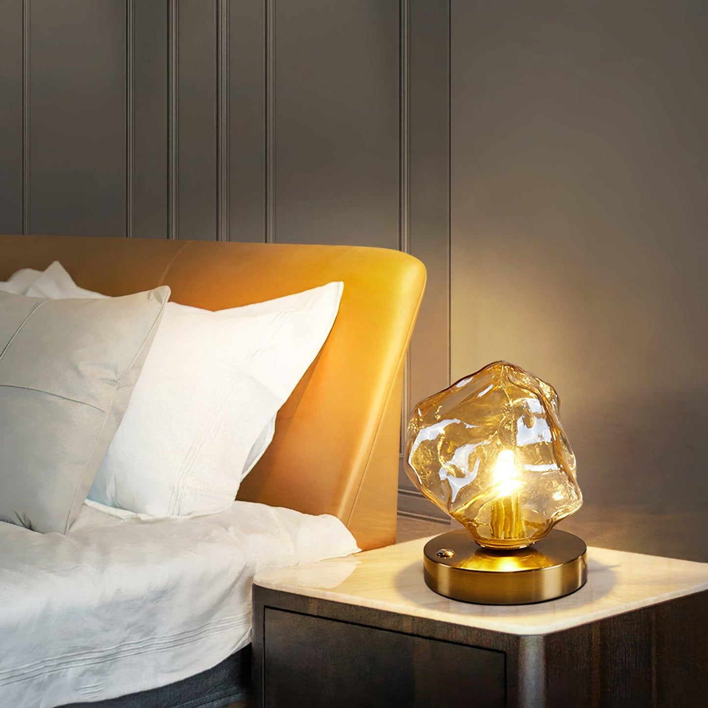 Veska | GlowCraft Bordslampa - Elegant trådlös bordslampa med rörelsesensor