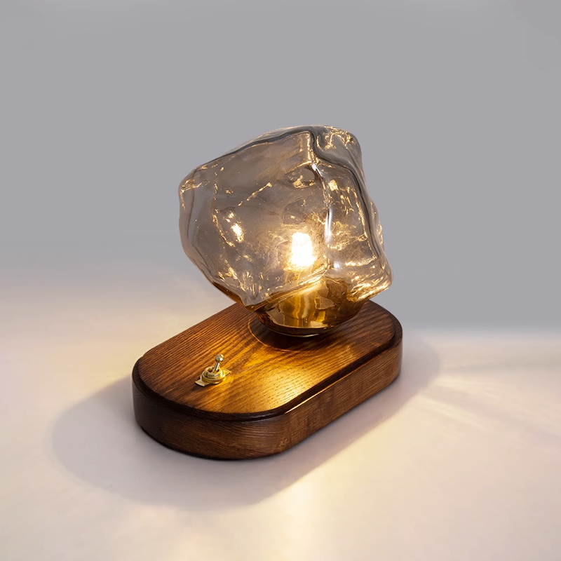 Veska | GlowCraft Bordslampa - Elegant trådlös bordslampa med rörelsesensor Rökgrå och mörkt trä L 20cm x B 12cm x H 15cm