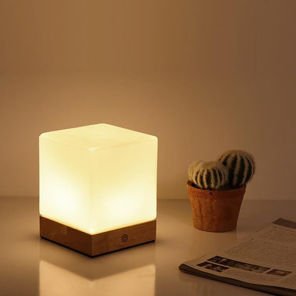 Veska | GlowCube Trådlös LED Bordslampa – Modern och Energibesparande