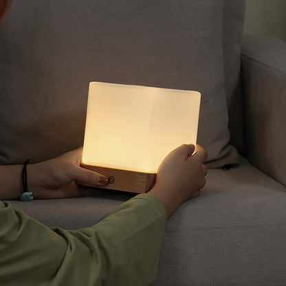 Veska | GlowCube Trådlös LED Bordslampa – Modern och Energibesparande