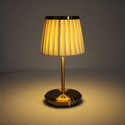 Veska | Golden Dream Drape Bordslampa – Elegans och Flexibilitet
