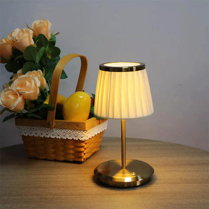 Veska | Golden Dream Drape Bordslampa – Elegans och Flexibilitet