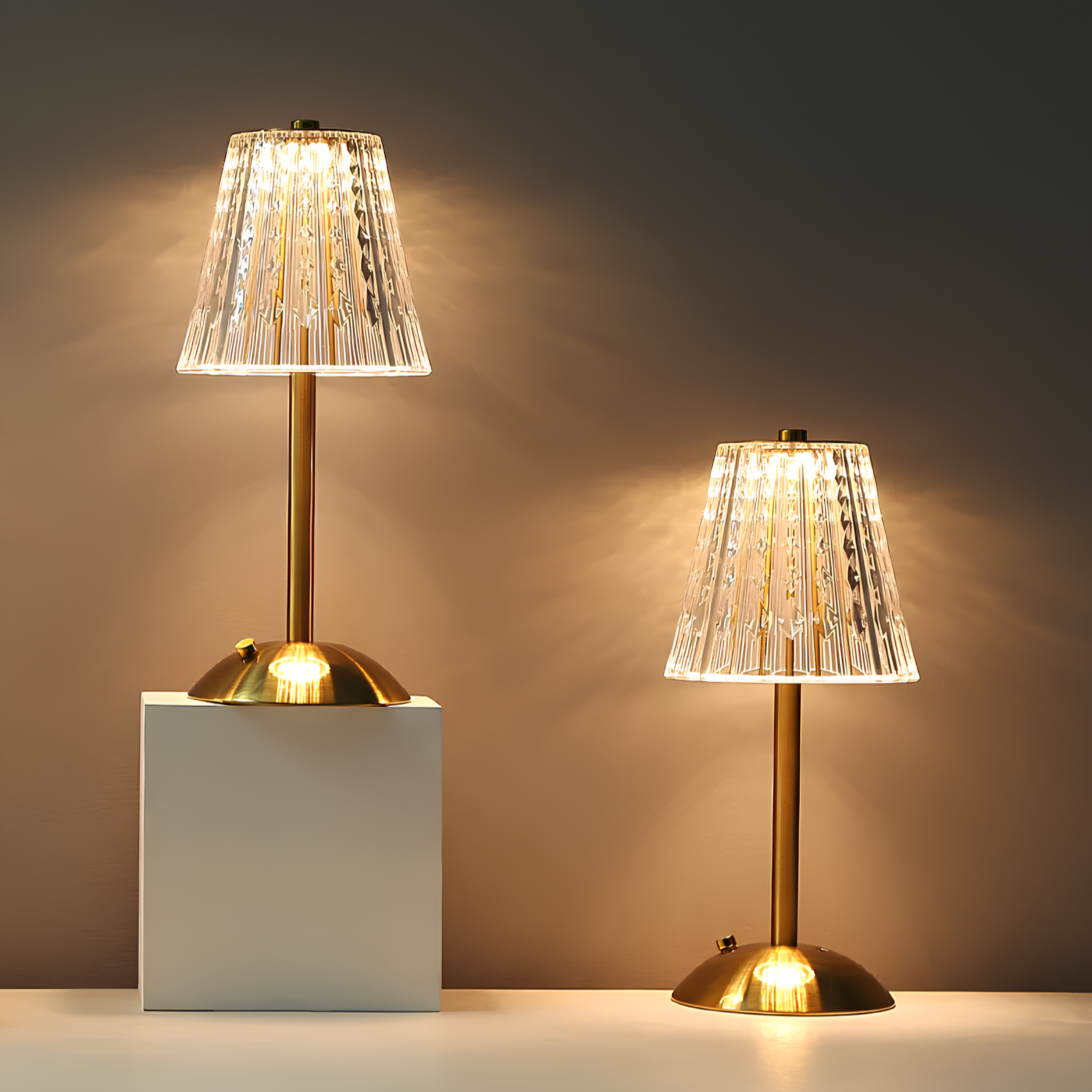 Veska | Gyllene Kristall Bordslampa