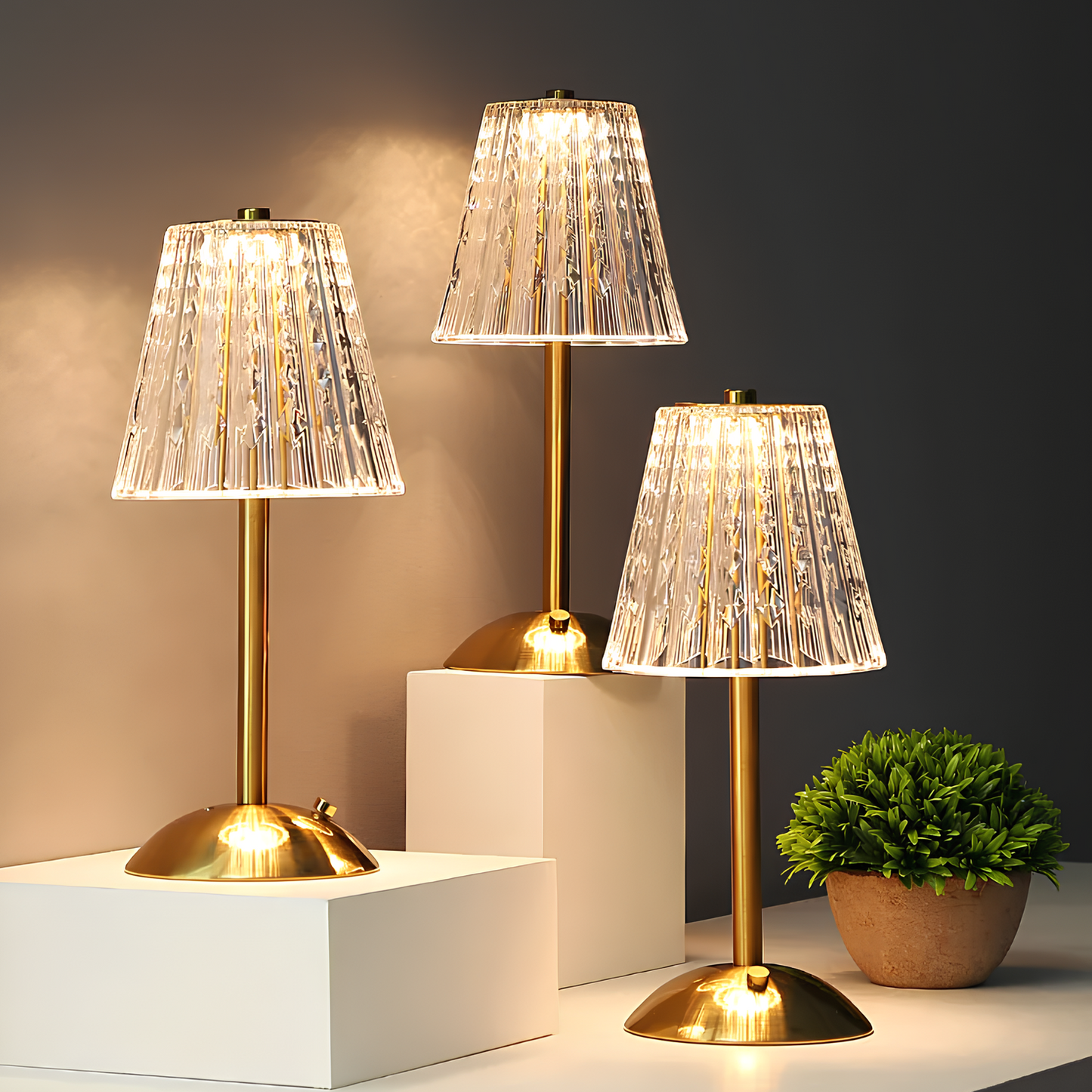 Veska | Gyllene Kristall Bordslampa