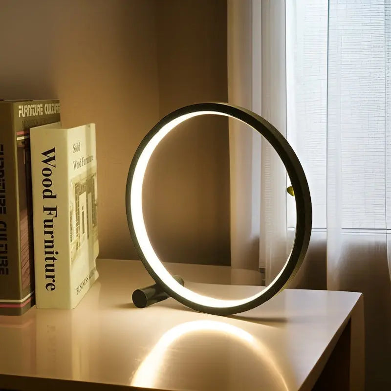Veska | Halo Glo Bordslampa: Elegant LED-belysning med beröringskontroll Svart