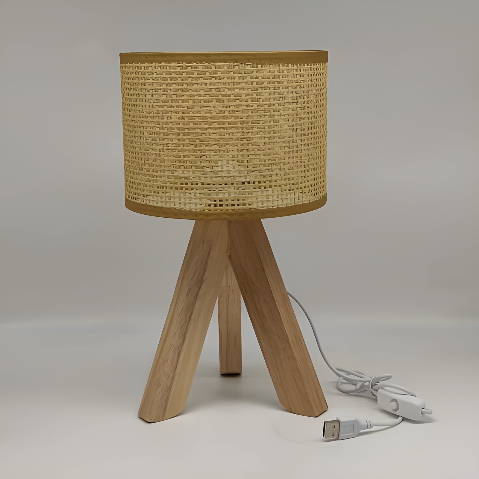 Veska | Handgjord Rattan Bordsbelysning med USB och LED - Stilig och Hållbar Design