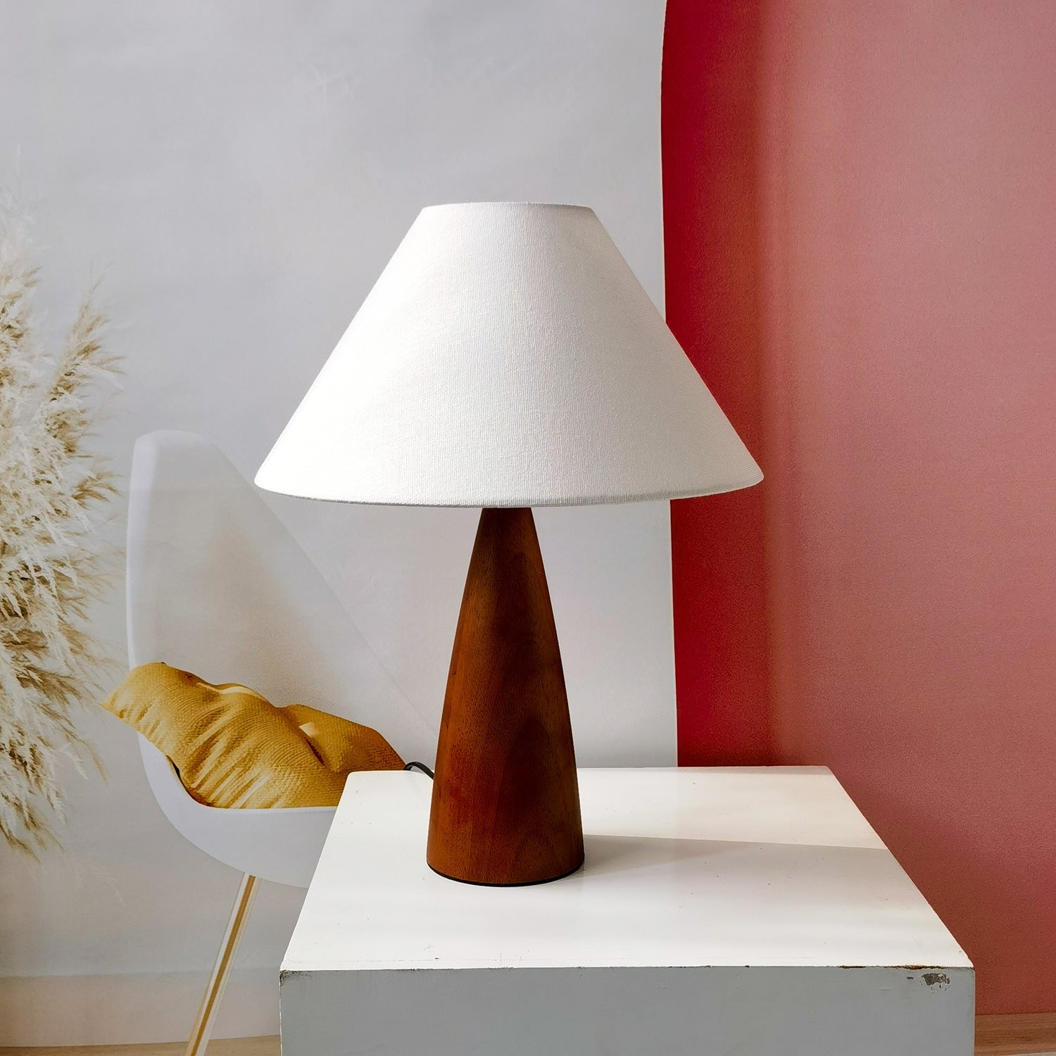 Veska | HeritageGlow Lampa – Klassisk Trä Bordslampa