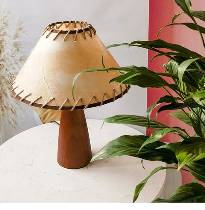 Veska | HeritageGlow Lampa – Klassisk Trä Bordslampa