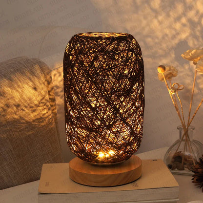 Veska | HolzLuma LED Bordslampa | Handgjord av trä och rep | Varm vit ljus | För sovrum och vardagsrum Braun