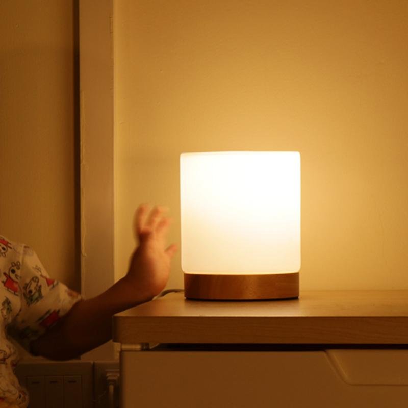 Veska | LumiGlow Raffinerad Glas Bordslampa med Touch-LED