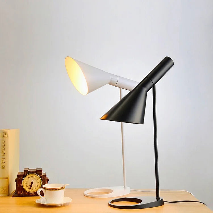Veska | LumiMinimal Bord - Elegant LED Bordslampa för Modern Inredning