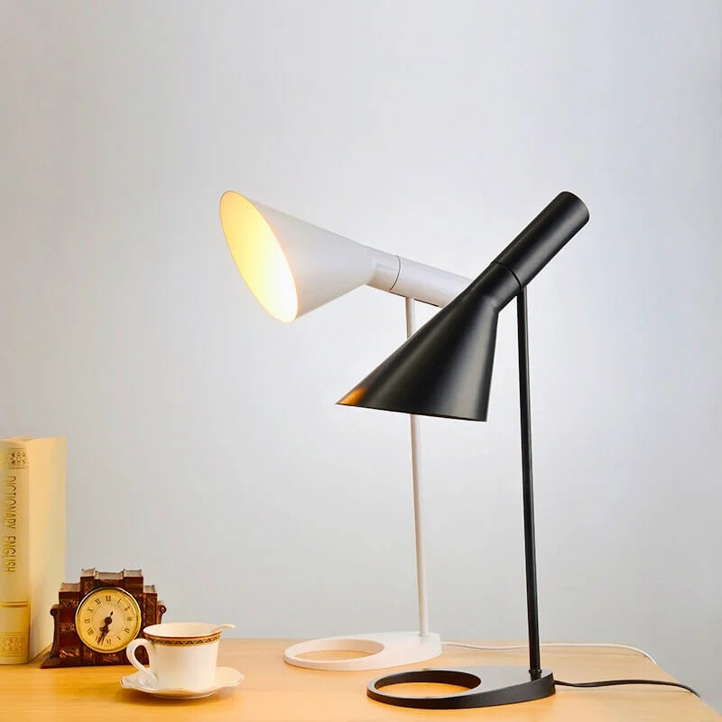 Veska | LumiMinimal Bord - Elegant LED Bordslampa för Modern Inredning