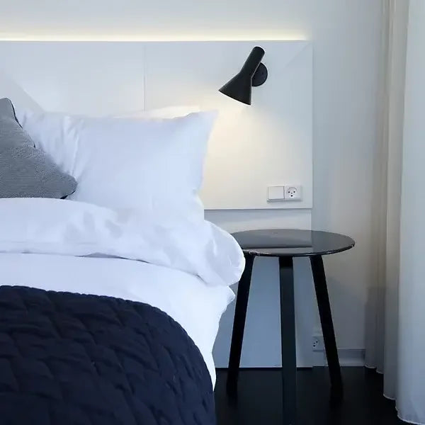 Veska | LumiMinimal Bord - Elegant LED Bordslampa för Modern Inredning