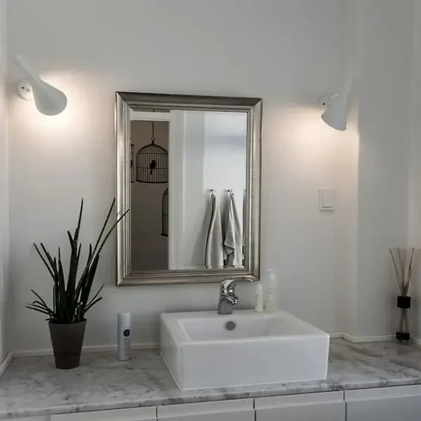 Veska | LumiMinimal Bord - Elegant LED Bordslampa för Modern Inredning