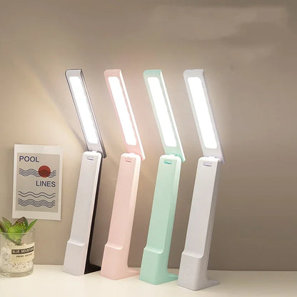 Veska | Lumora LED Bordslampa | Dimbar & Touchkontroll | 3 Ljusfärger | Batteri 20h | Vit/Rosa/Blå