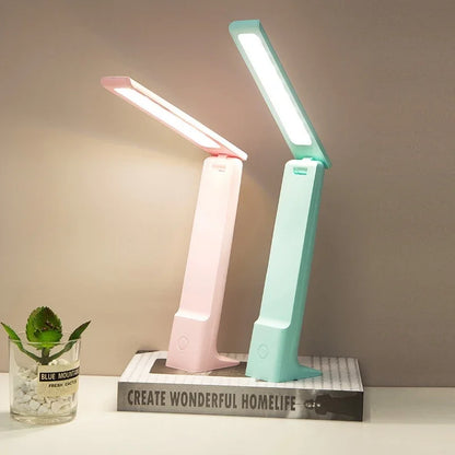 Veska | Lumora LED Bordslampa | Dimbar & Touchkontroll | 3 Ljusfärger | Batteri 20h | Vit/Rosa/Blå