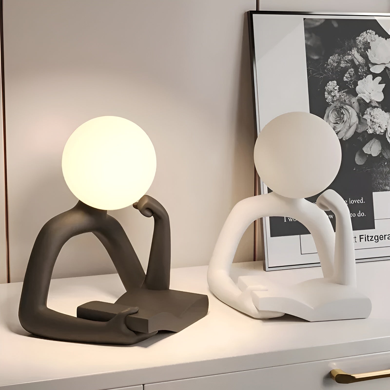 Veska | LuxLume Raffinerad Designer Bordslampa – Modern Konst med Atmosfärisk Belysning