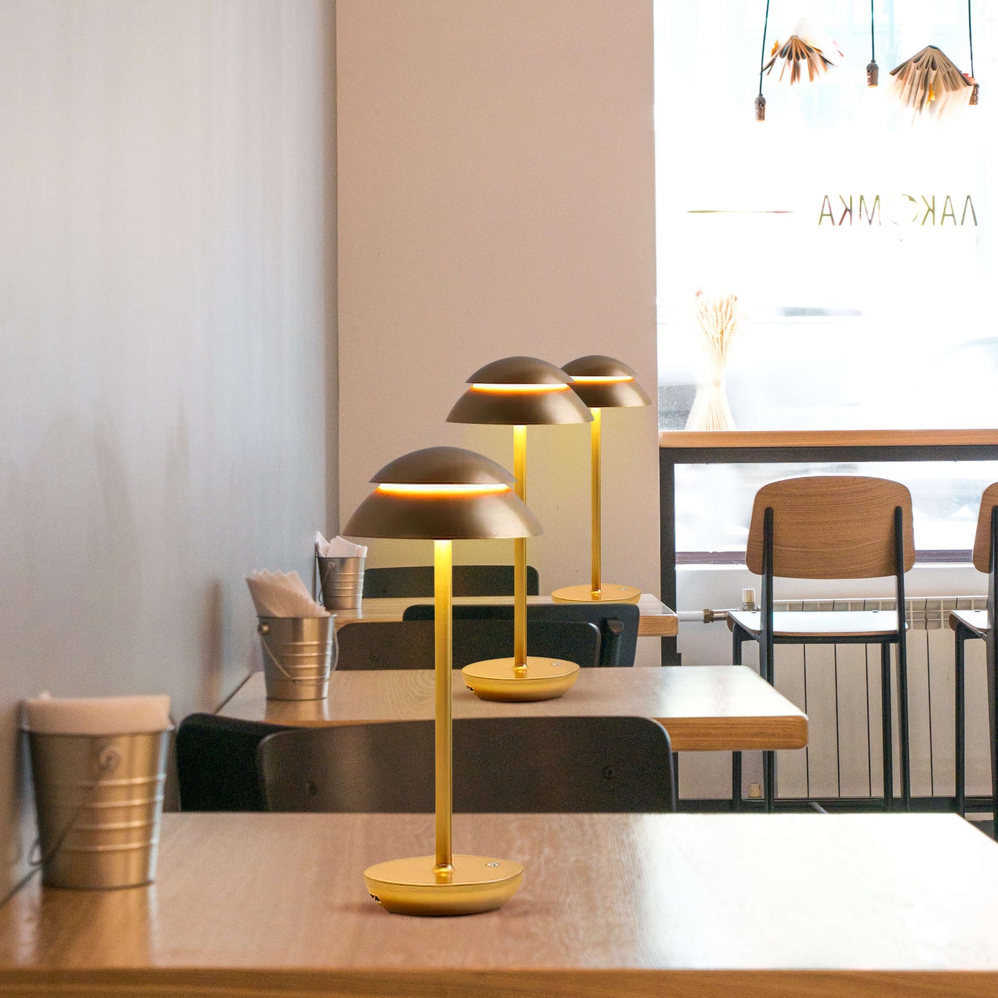 Veska | Luxora - Uppladdningsbar Trådlös Touch Bordslampa