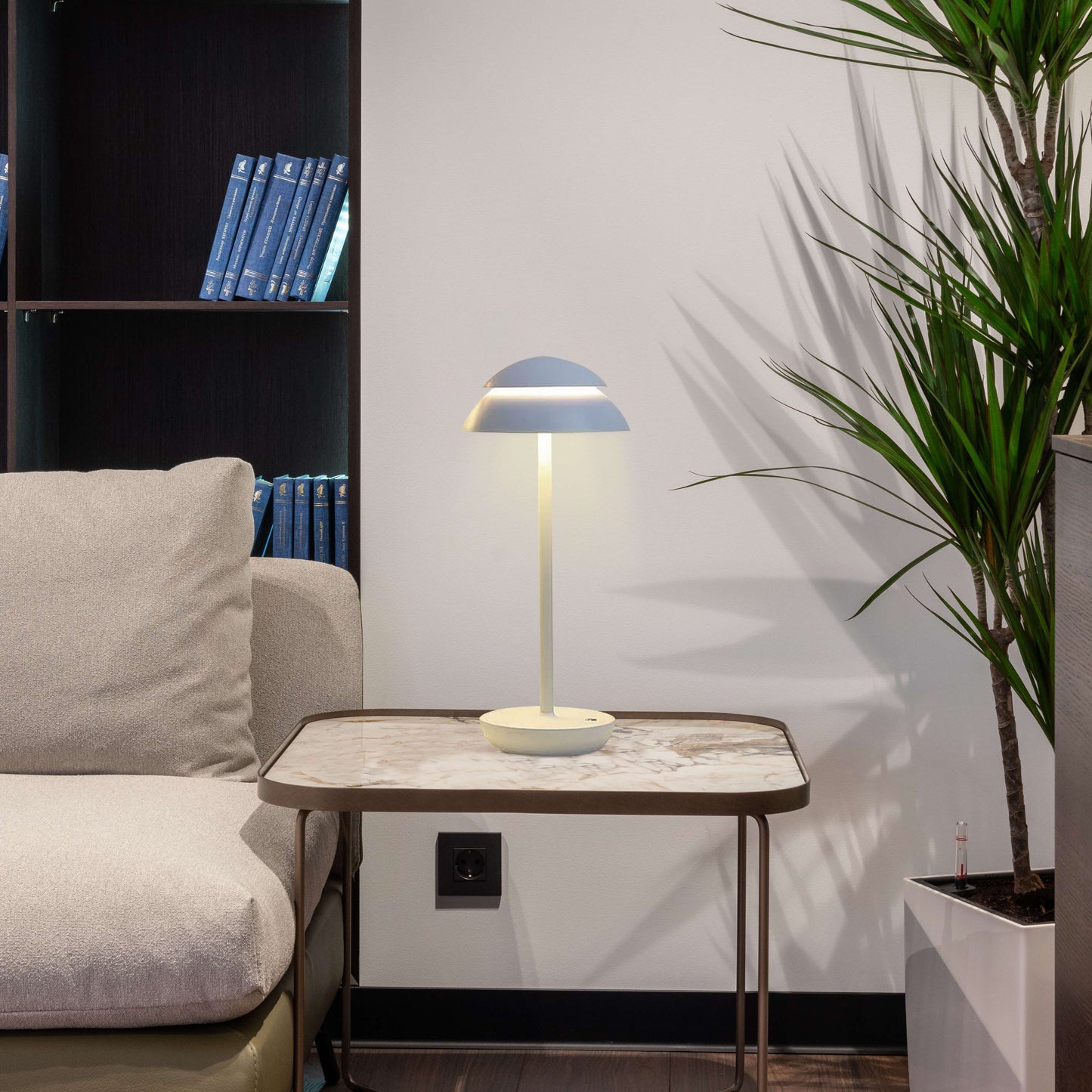 Veska | Luxora - Uppladdningsbar Trådlös Touch Bordslampa Vit