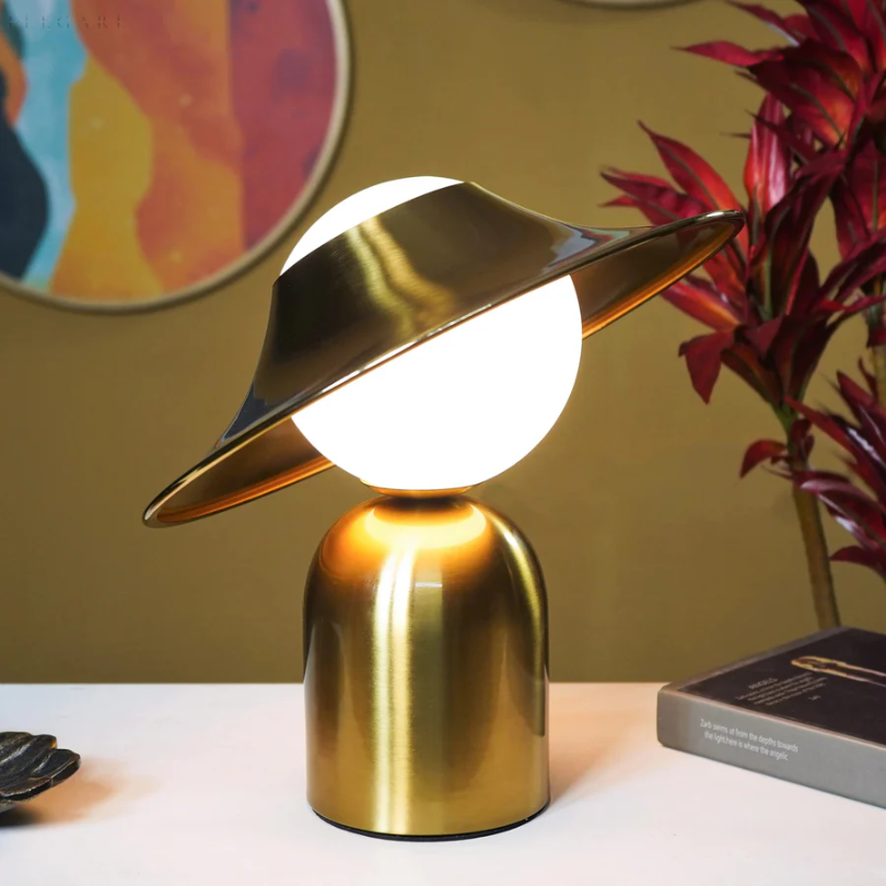 Veska | Lyxig Metall Bordslampa - GoldAura