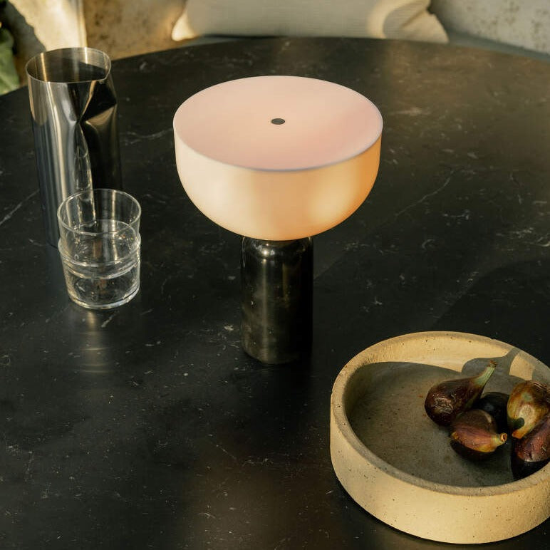 Veska | MarbleLuxe Lampa - Lyxig Marmor Bordslampa med Gyldna Accenter