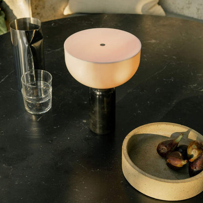 Veska | MarbleLuxe Lampa - Lyxig Marmor Bordslampa med Gyldna Accenter