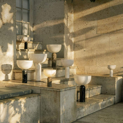 Veska | MarbleLuxe Lampa - Lyxig Marmor Bordslampa med Gyldna Accenter