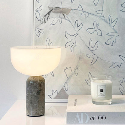 Veska | MarbleLuxe Lampa - Lyxig Marmor Bordslampa med Gyldna Accenter