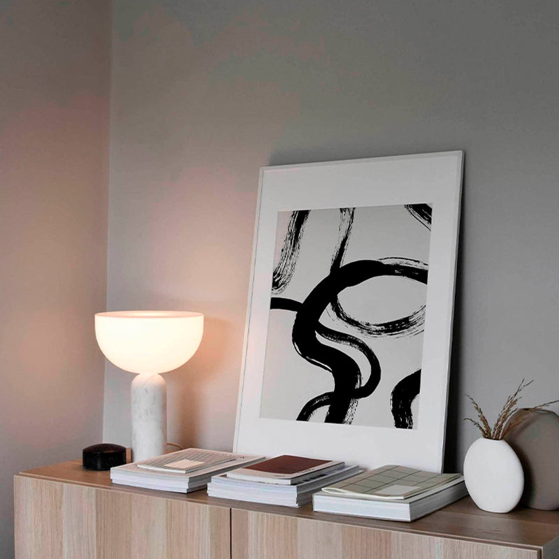 Veska | MarbleLuxe Lampa - Lyxig Marmor Bordslampa med Gyldna Accenter
