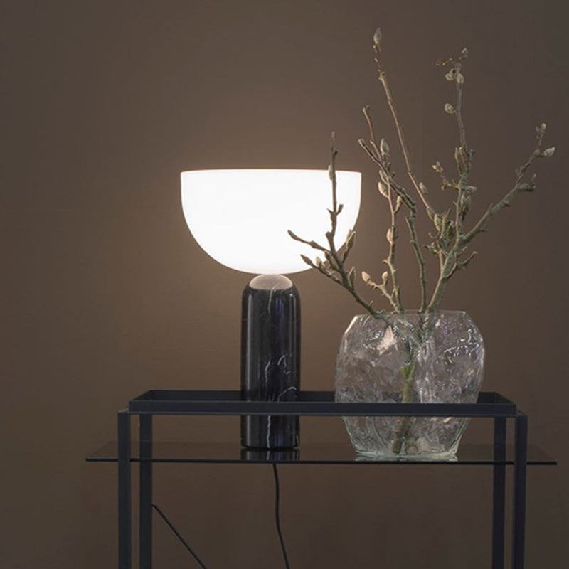 Veska | MarbleLuxe Lampa - Lyxig Marmor Bordslampa med Gyldna Accenter