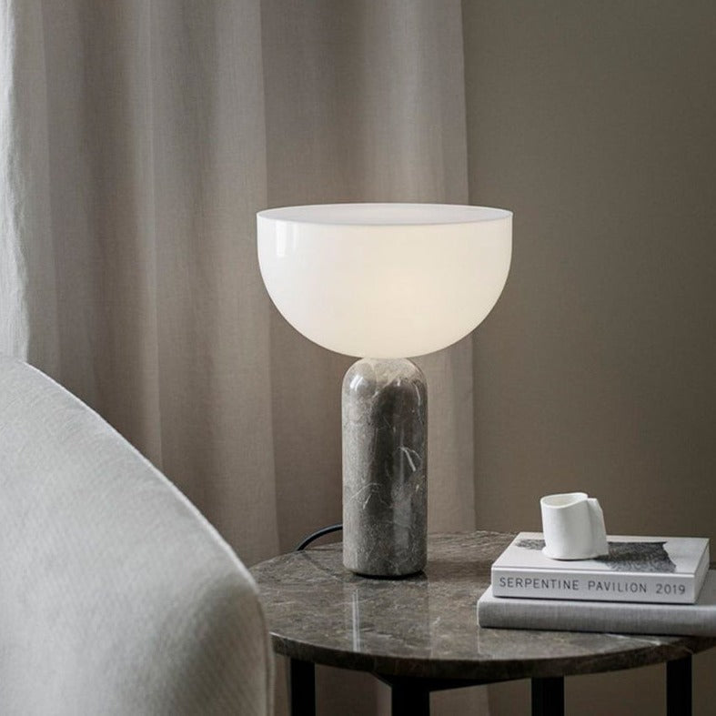 Veska | MarbleLuxe Lampa - Lyxig Marmor Bordslampa med Gyldna Accenter