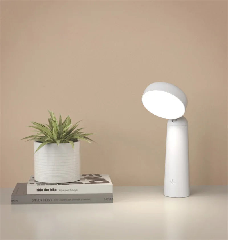 Veska | Modern svart bordslampa med gyllene accenter – Lyxig LED-belysning