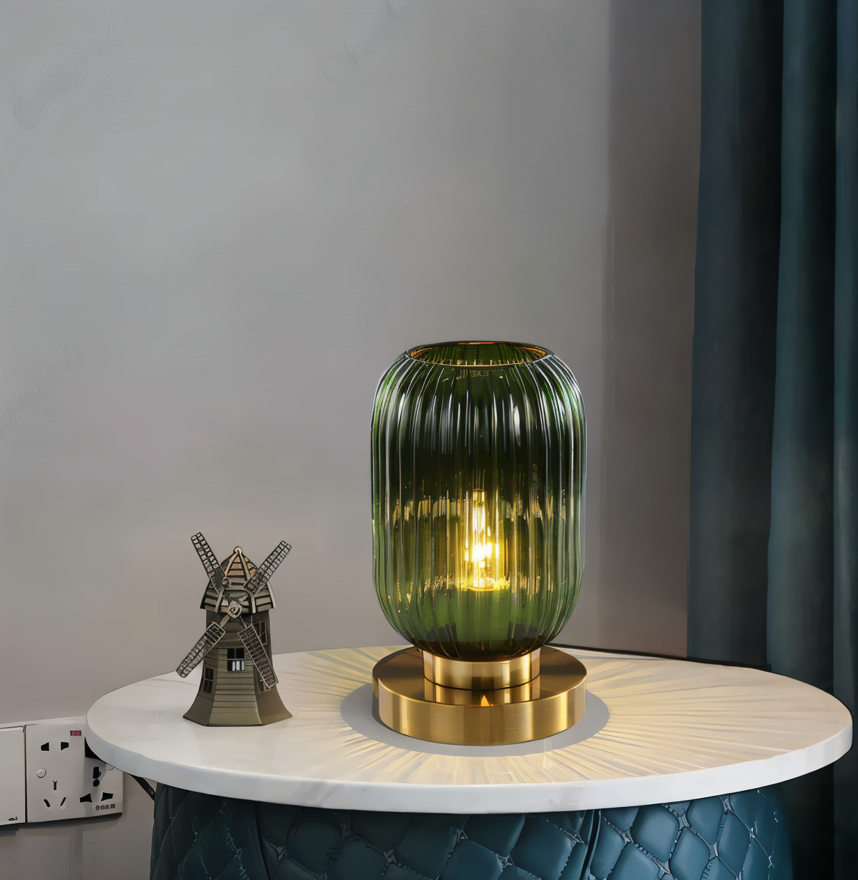 Veska | Nordic Table Lamp with Ribbed Glass