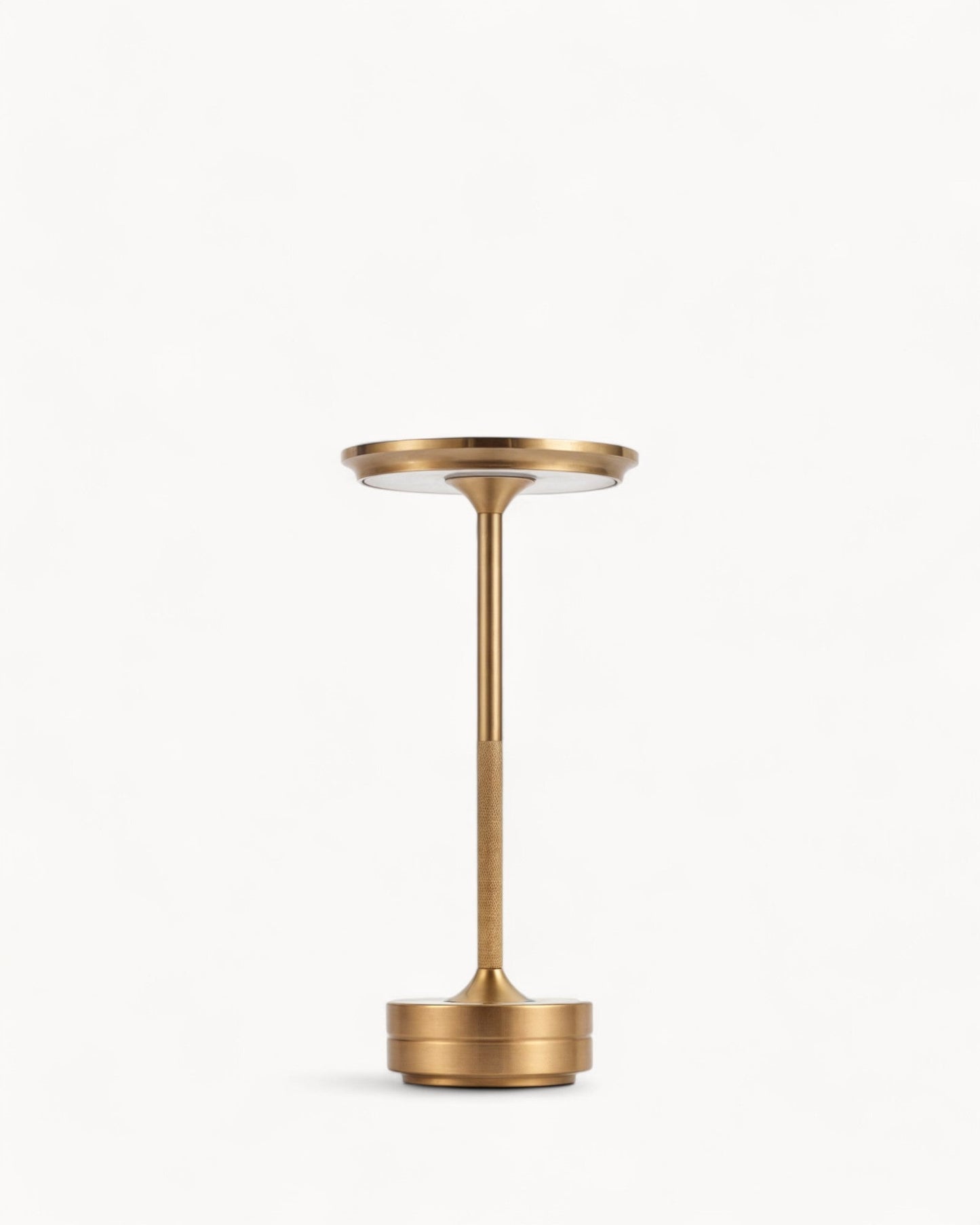 Veska | NordicaLight Luxe Trådlampa för Elegant Belysning