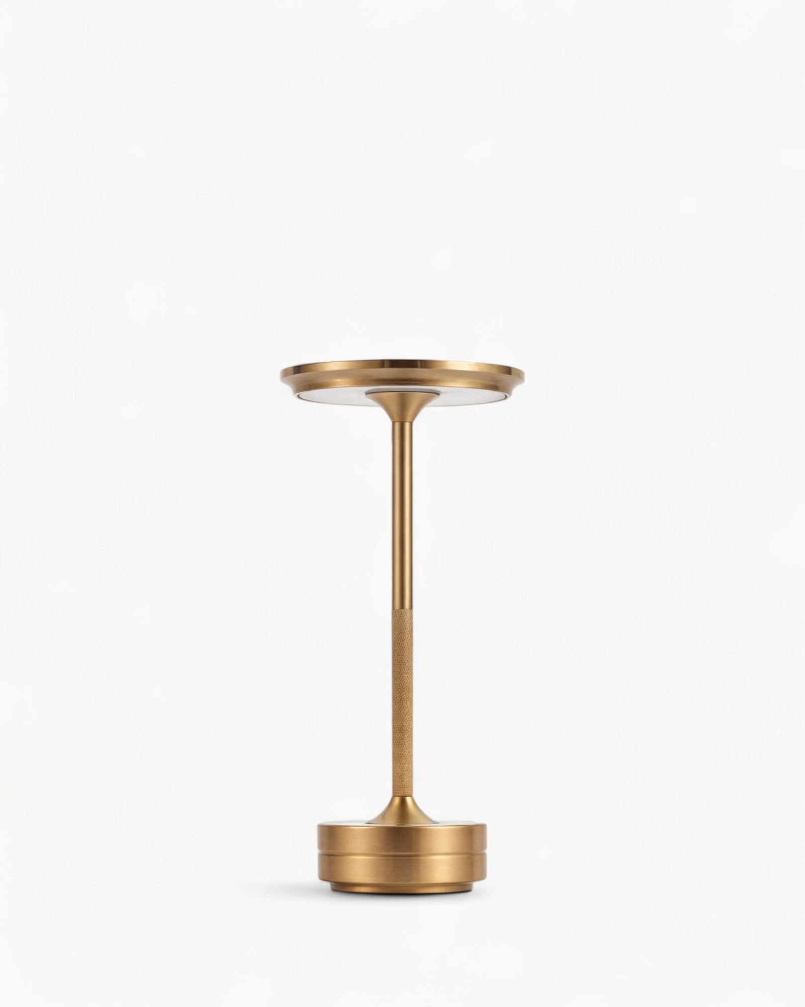 Veska | NordicaLight Luxe Trådlampa för Elegant Belysning