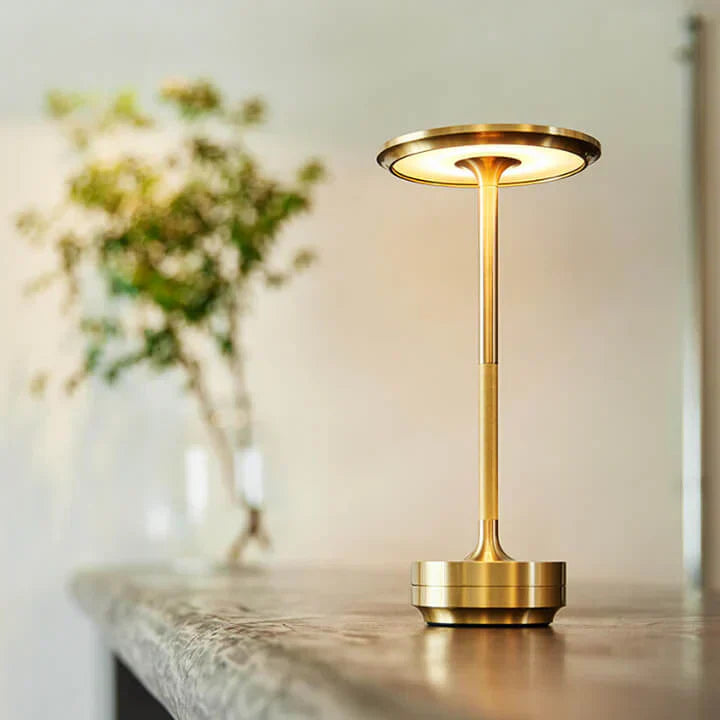 Veska | NordicaLight Luxe Trådlampa för Elegant Belysning Guld