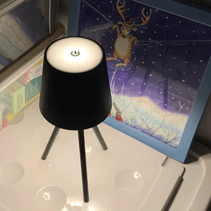 Veska | Nordisk stativbordslampa - Stilig trådlös LED-nattlampa