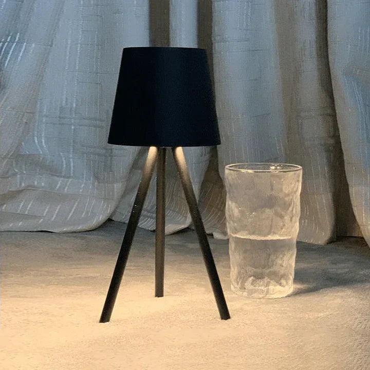 Veska | Nordisk stativbordslampa - Stilig trådlös LED-nattlampa