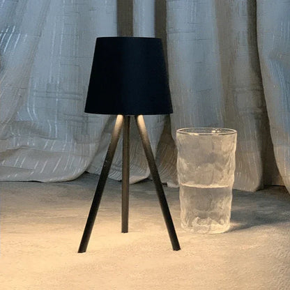 Veska | Nordisk stativbordslampa - Stilig trådlös LED-nattlampa