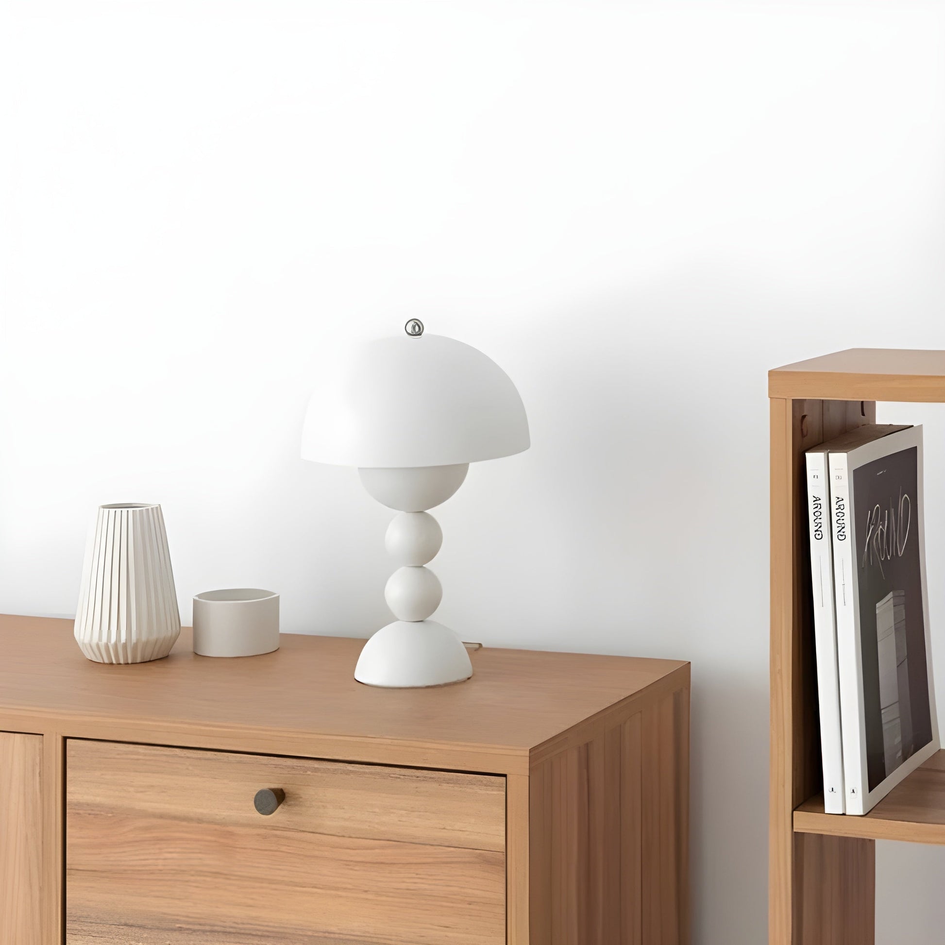 Veska | Norlumi Skandinavisk LED Bordslampa | Dimbar | Vit ABS Hölje | 0–5W | 36V DC | Blom-inspirerad Design