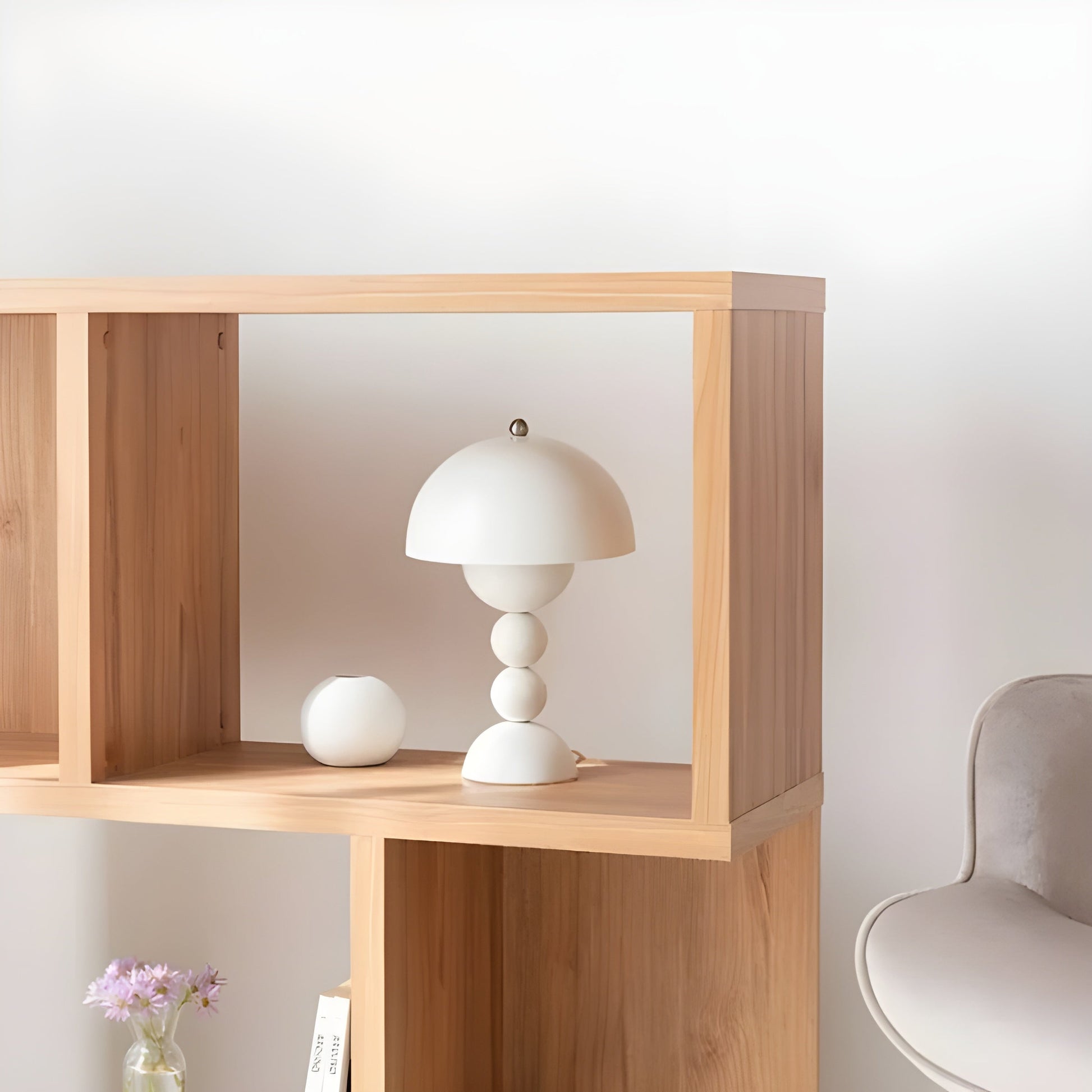Veska | Norlumi Skandinavisk LED Bordslampa | Dimbar | Vit ABS Hölje | 0–5W | 36V DC | Blom-inspirerad Design