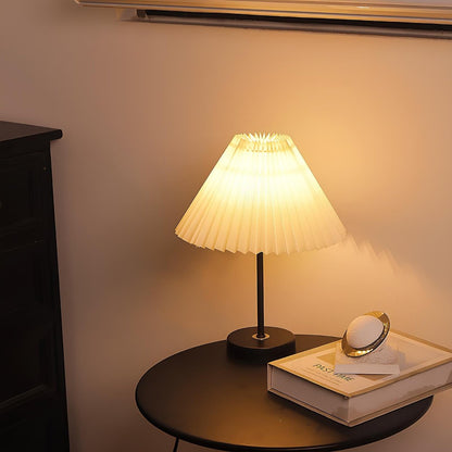 Veska | Pleatique Bordslampa