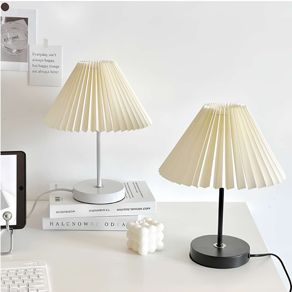 Veska | Pleatique Bordslampa